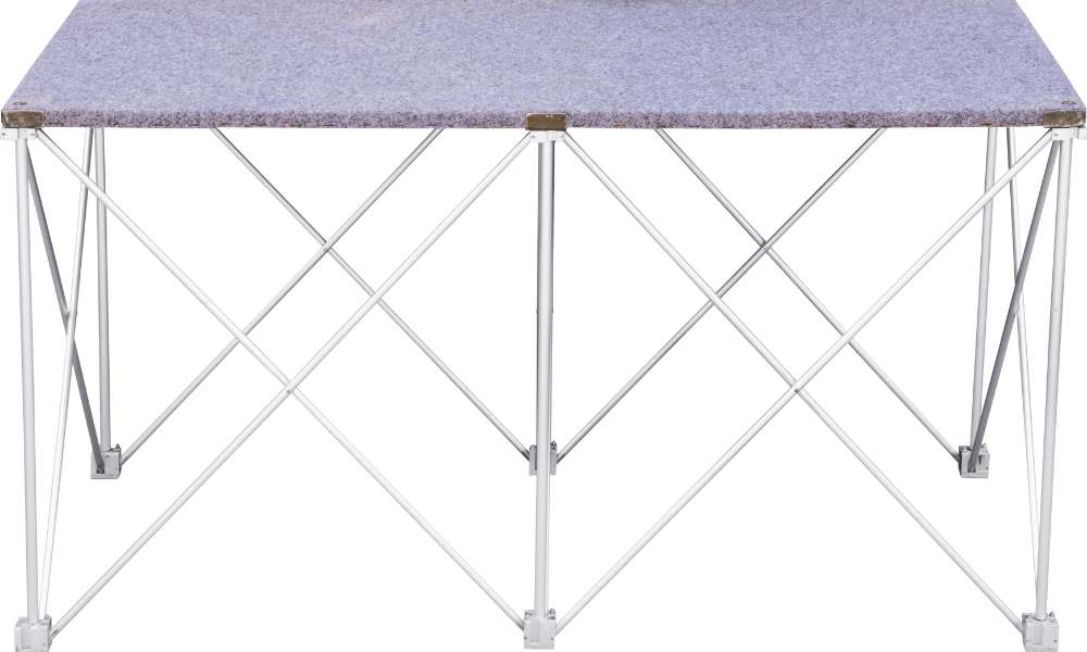 what is the standard size of a folding table